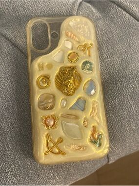 Elegant Pearlized Cream Phone Case with Gold Accents